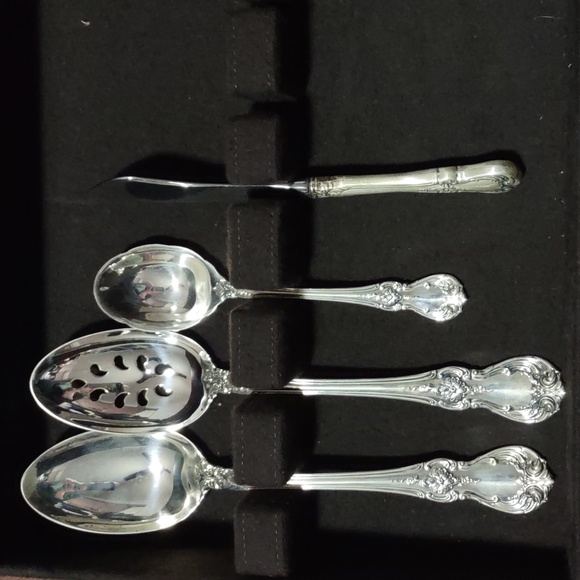 Towle Old Master Pattern Sterling Silver Flatware Service for 12 + Serving Pcs - Picture 7 of 11